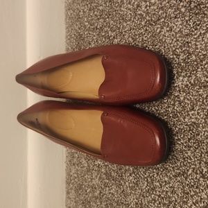 Pre-loved Easy Spirit Wine Loafers Sz 9 NARROW width